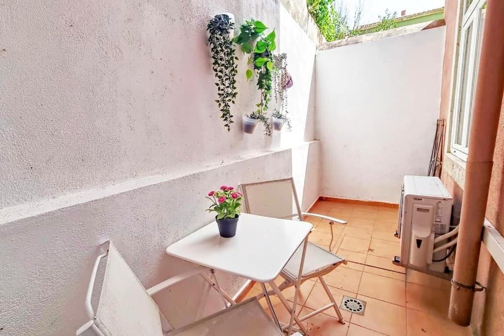 Sapadores - 2 Bedrooms Apartment Lisbon Boho Chic Bagian luar foto